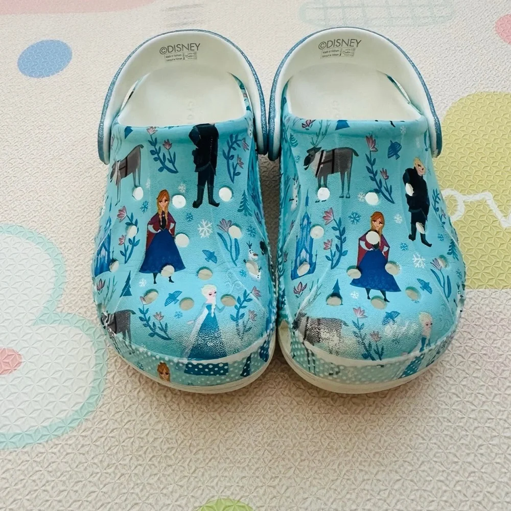 CROCS Kids Light Blue Character Splash Clogs
